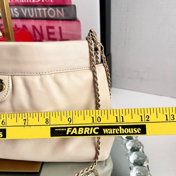 Etienne Aigner vintage Beige  leather Crossbody Bag with unbranded Gold Chain - Picture 4 of 10